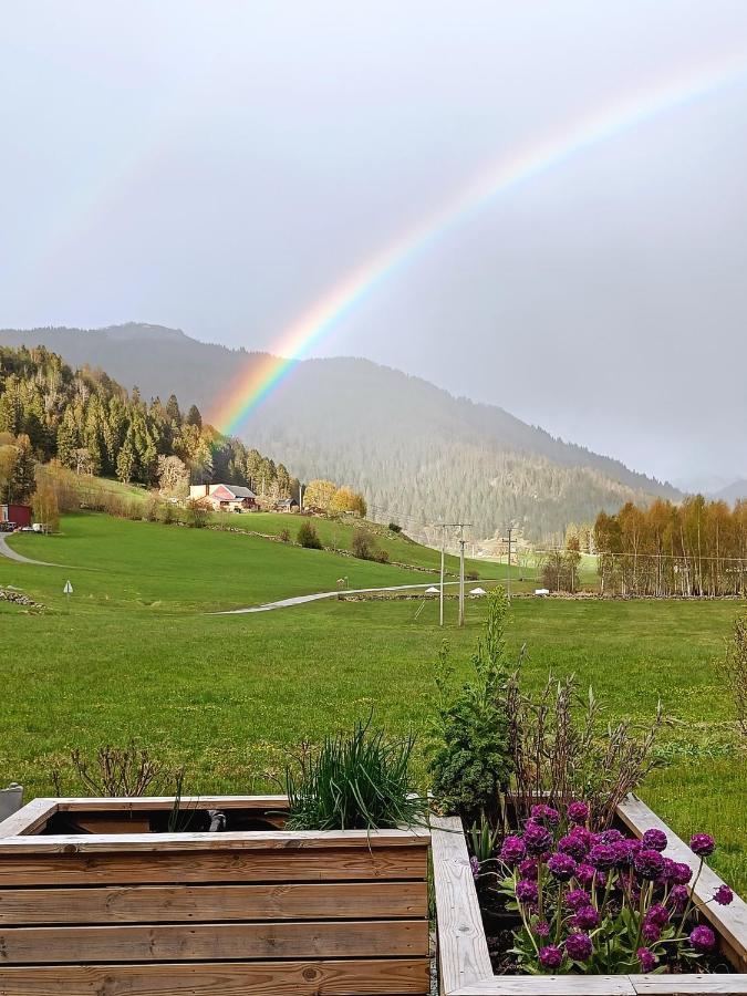 Orheimstunet - Gardsferie For Storfamilien Der Ogsa Hunden Er Velkommen Starheim Exteriér fotografie